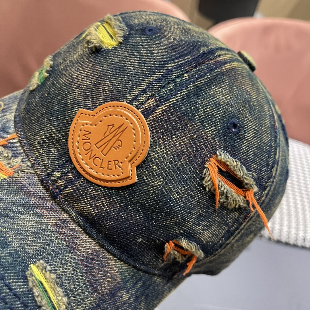  蒙口MONCLER2025新款牛仔破洞棒球帽，时尚炸街单品，风格很OK，网红.时尚博主的最爱！