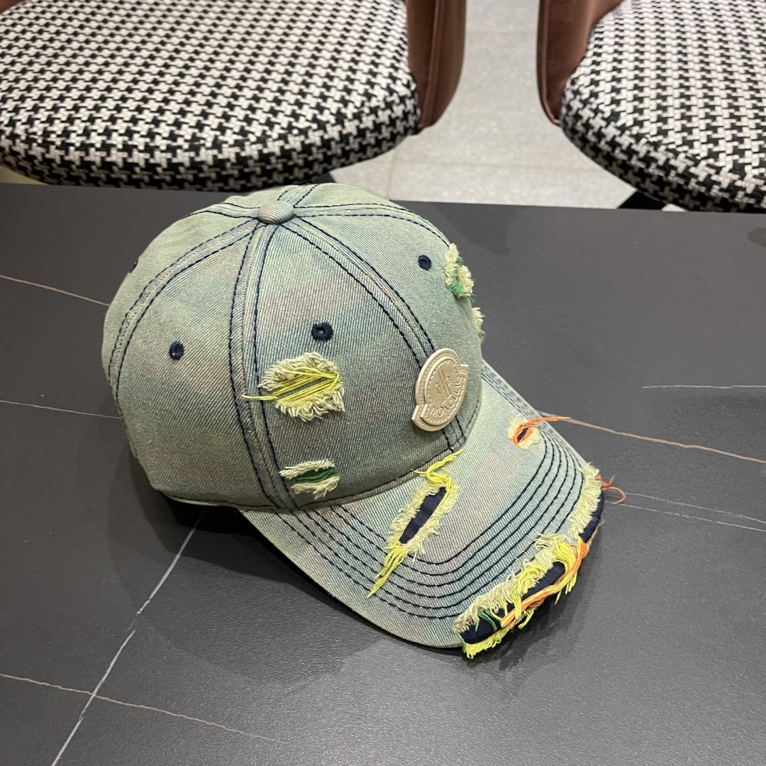  蒙口MONCLER2025新款牛仔破洞棒球帽，时尚炸街单品，风格很OK，网红.时尚博主的最爱！