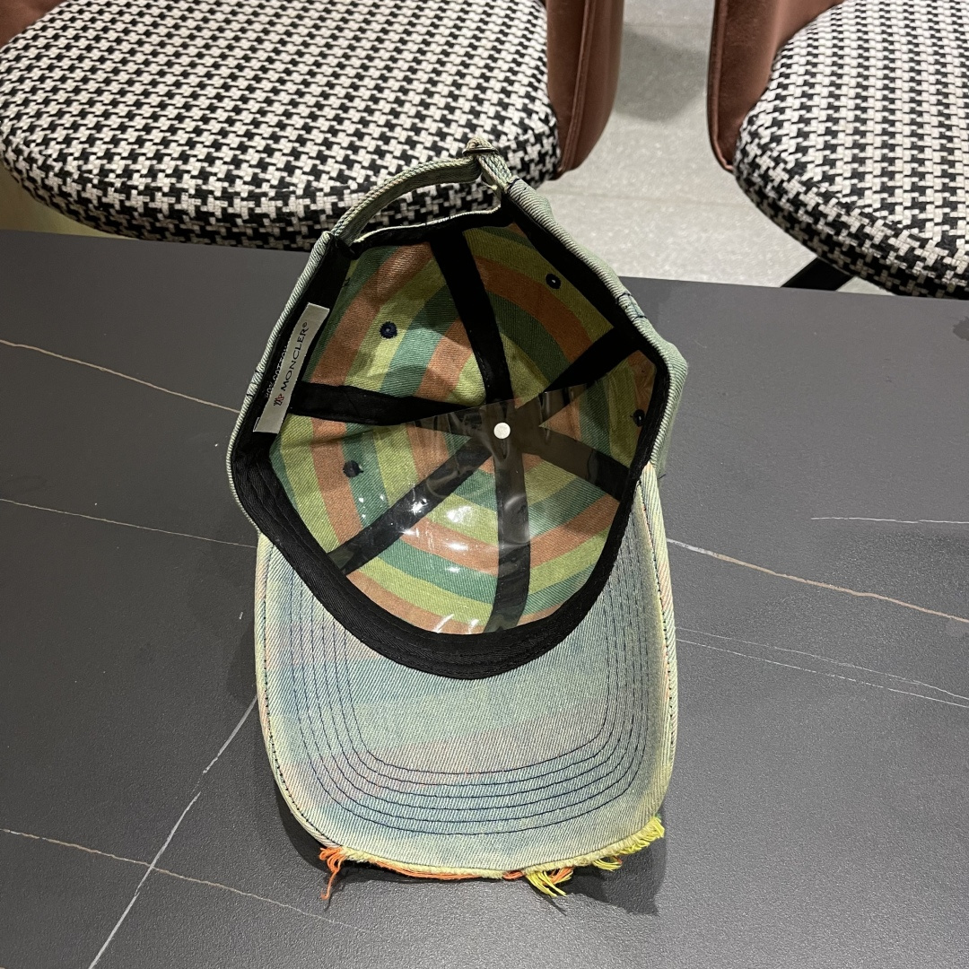  蒙口MONCLER2025新款牛仔破洞棒球帽，时尚炸街单品，风格很OK，网红.时尚博主的最爱！