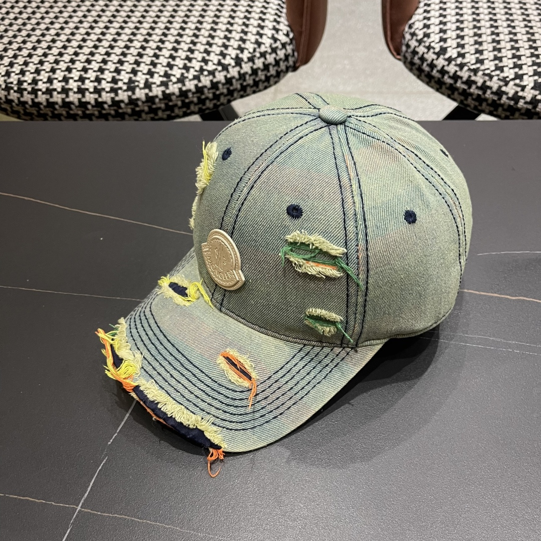  蒙口MONCLER2025新款牛仔破洞棒球帽，时尚炸街单品，风格很OK，网红.时尚博主的最爱！