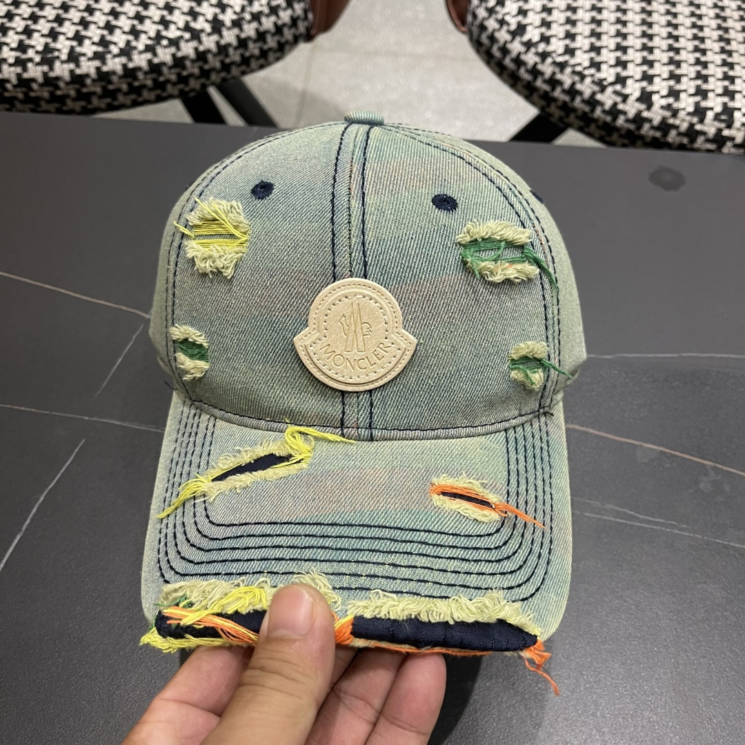  蒙口MONCLER2025新款牛仔破洞棒球帽，时尚炸街单品，风格很OK，网红.时尚博主的最爱！