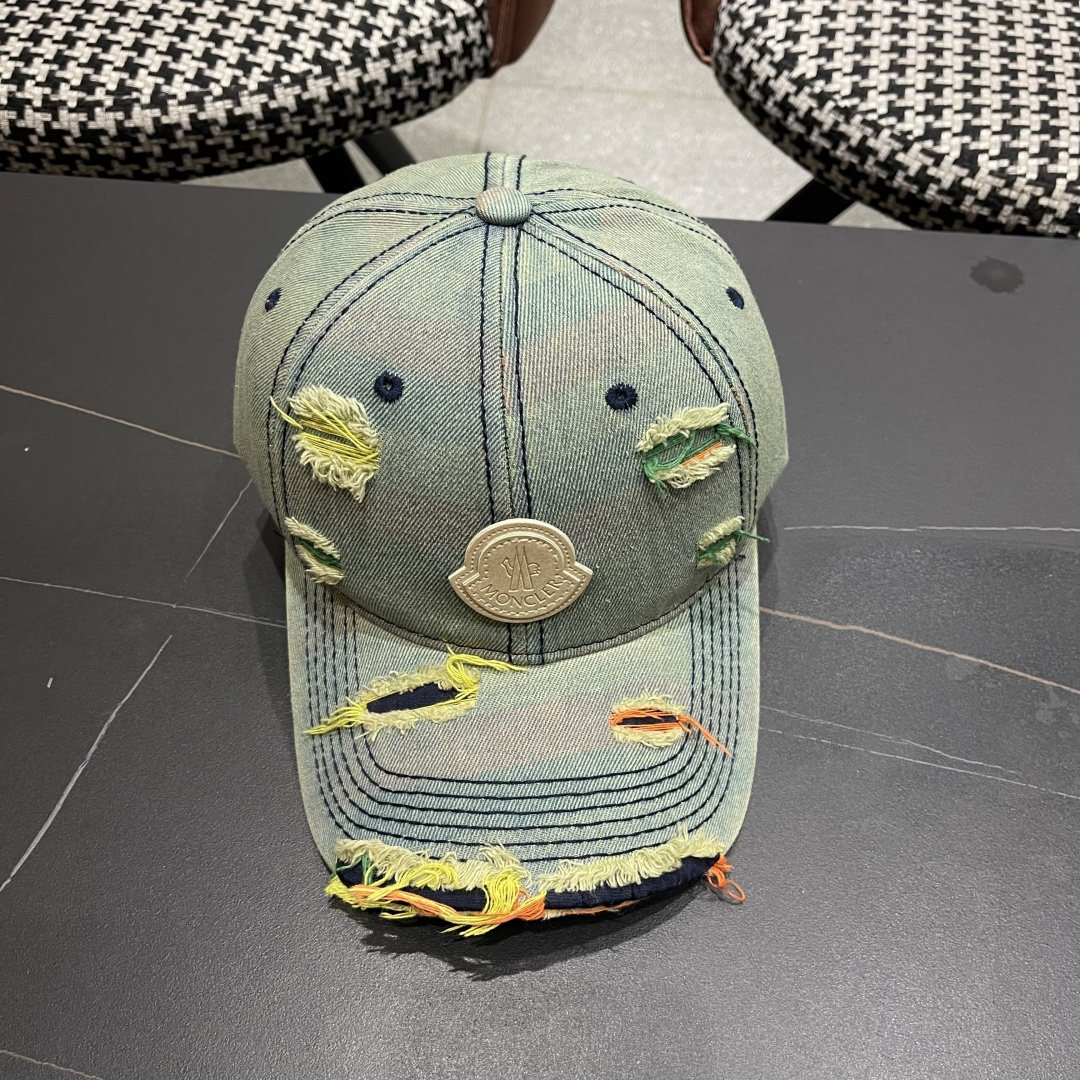  蒙口MONCLER2025新款牛仔破洞棒球帽，时尚炸街单品，风格很OK，网红.时尚博主的最爱！