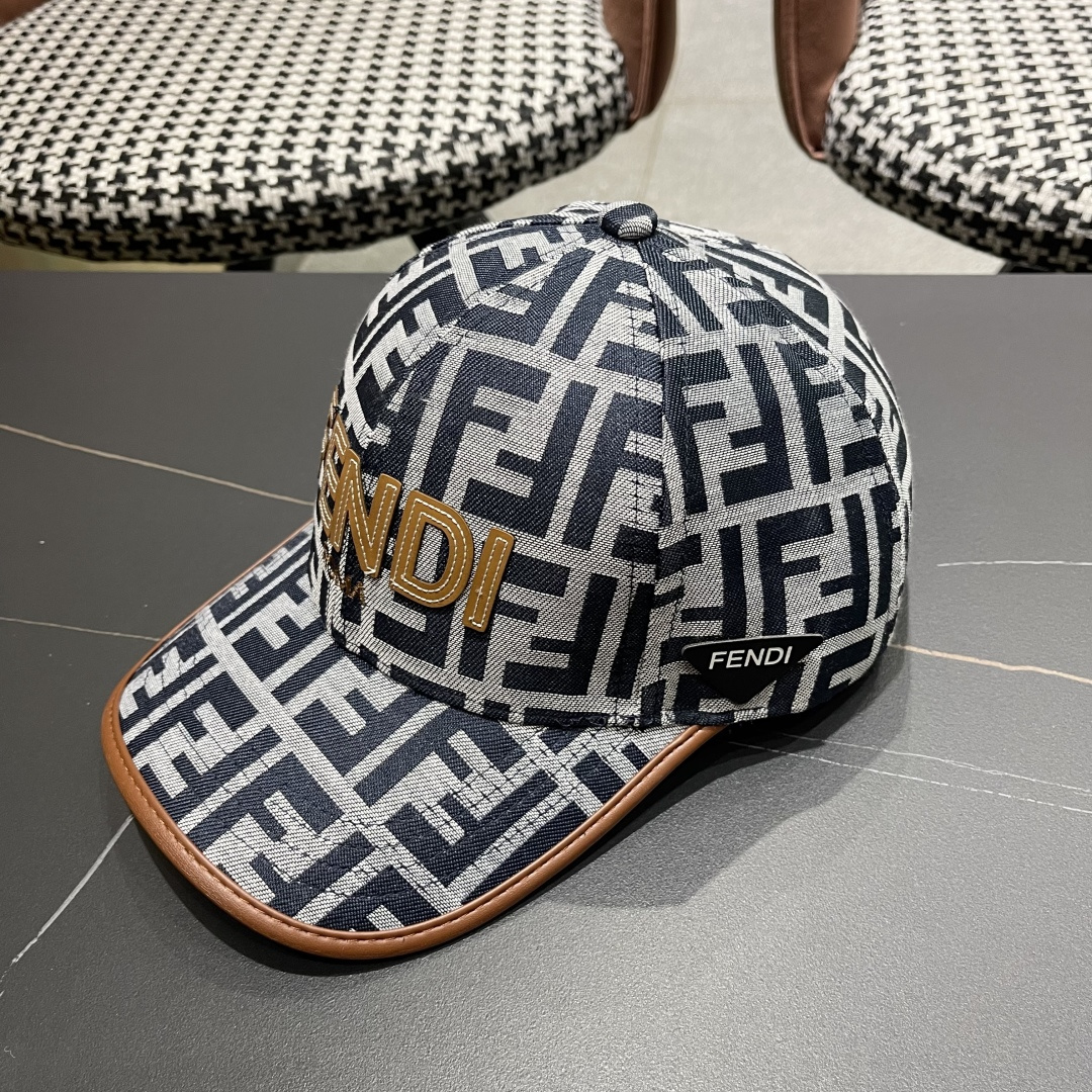  芬迪FF原单棒球帽［比起其他帽子的优势，适中的檐有修饰脸型的效果搭配的造型也是以休闲舒适的服装为主，适