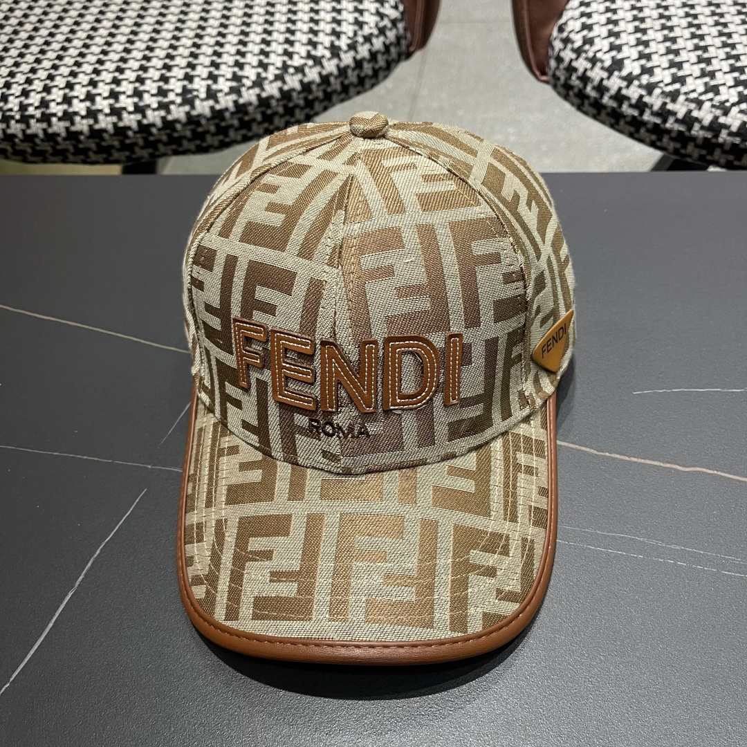  芬迪FF原单棒球帽［比起其他帽子的优势，适中的檐有修饰脸型的效果搭配的造型也是以休闲舒适的服装为主，适