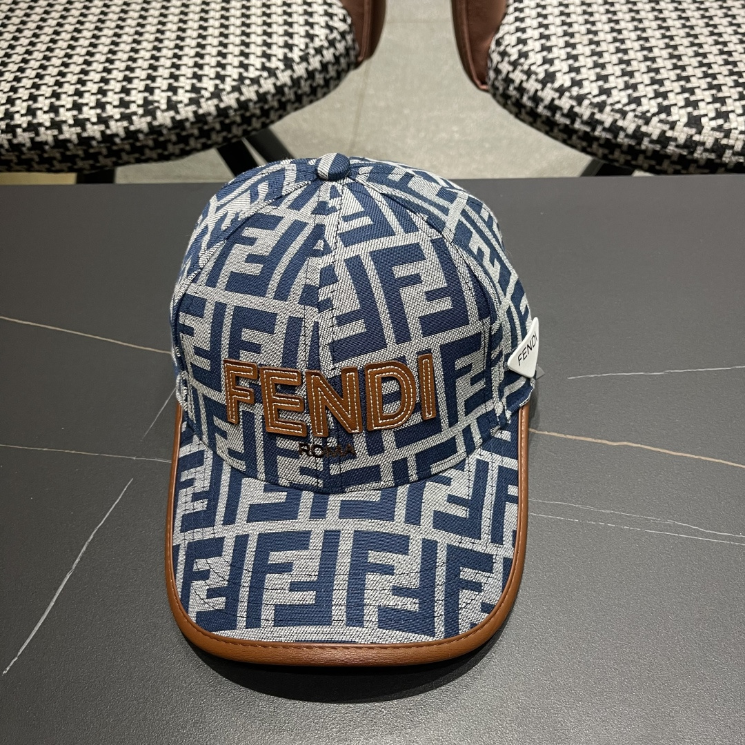  芬迪FF原单棒球帽［比起其他帽子的优势，适中的檐有修饰脸型的效果搭配的造型也是以休闲舒适的服装为主，适