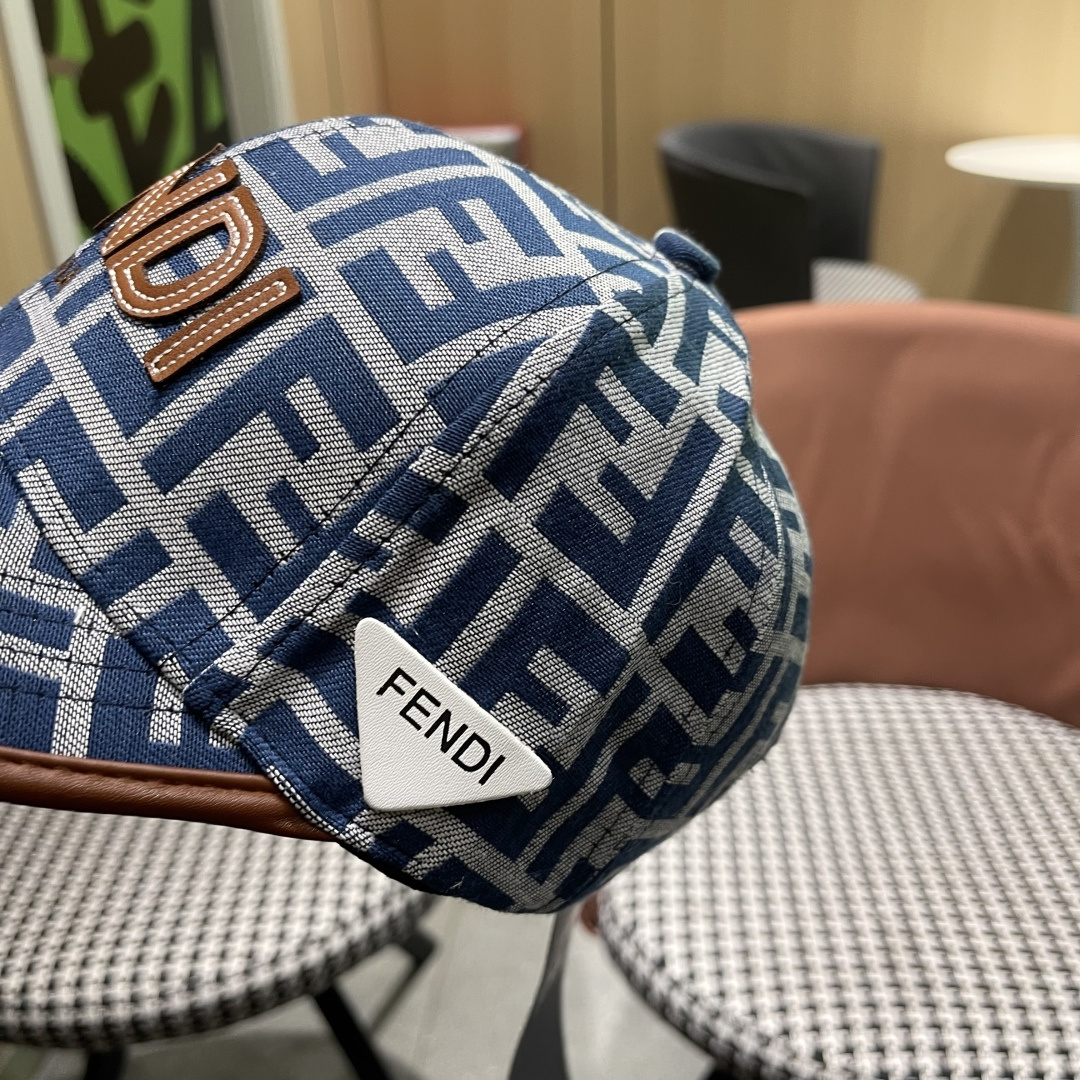  芬迪FF原单棒球帽［比起其他帽子的优势，适中的檐有修饰脸型的效果搭配的造型也是以休闲舒适的服装为主，适