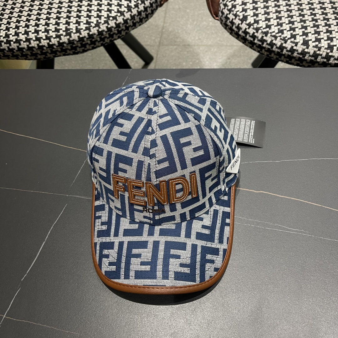  芬迪FF原单棒球帽［比起其他帽子的优势，适中的檐有修饰脸型的效果搭配的造型也是以休闲舒适的服装为主，适