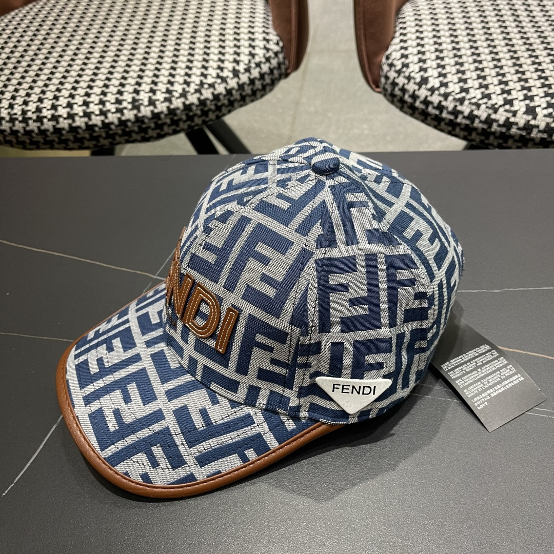  芬迪FF原单棒球帽［比起其他帽子的优势，适中的檐有修饰脸型的效果搭配的造型也是以休闲舒适的服装为主，适