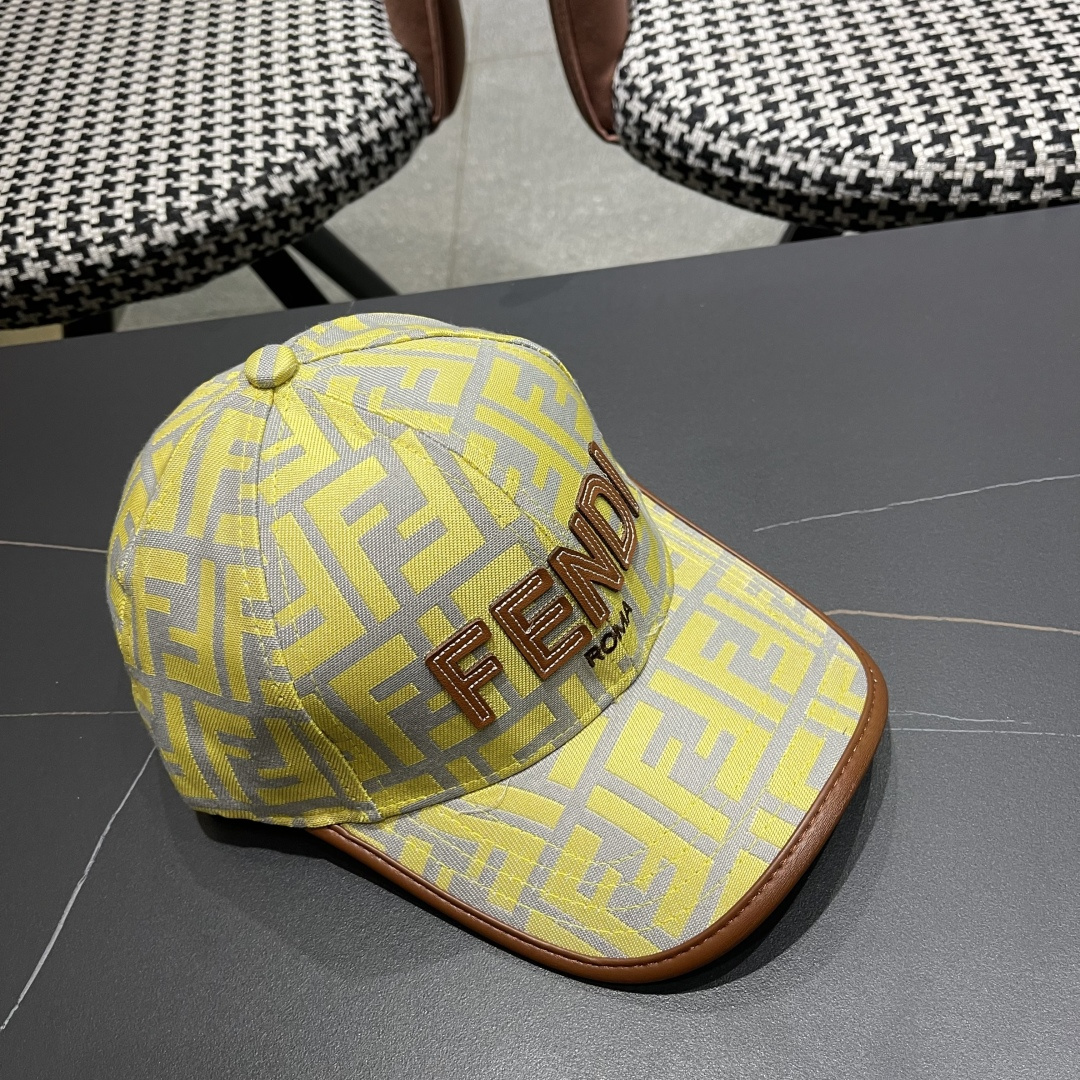  芬迪FF原单棒球帽［比起其他帽子的优势，适中的檐有修饰脸型的效果搭配的造型也是以休闲舒适的服装为主，适