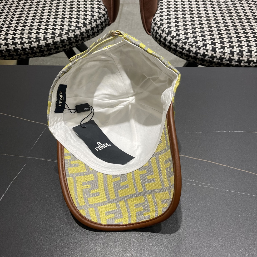  芬迪FF原单棒球帽［比起其他帽子的优势，适中的檐有修饰脸型的效果搭配的造型也是以休闲舒适的服装为主，适