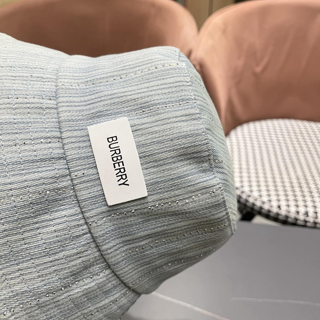  巴黎世家BALENCIAGA 新韩版时尚渔夫帽潮女士简约百搭防晒日系盆帽休
闲潮流情侣帽子