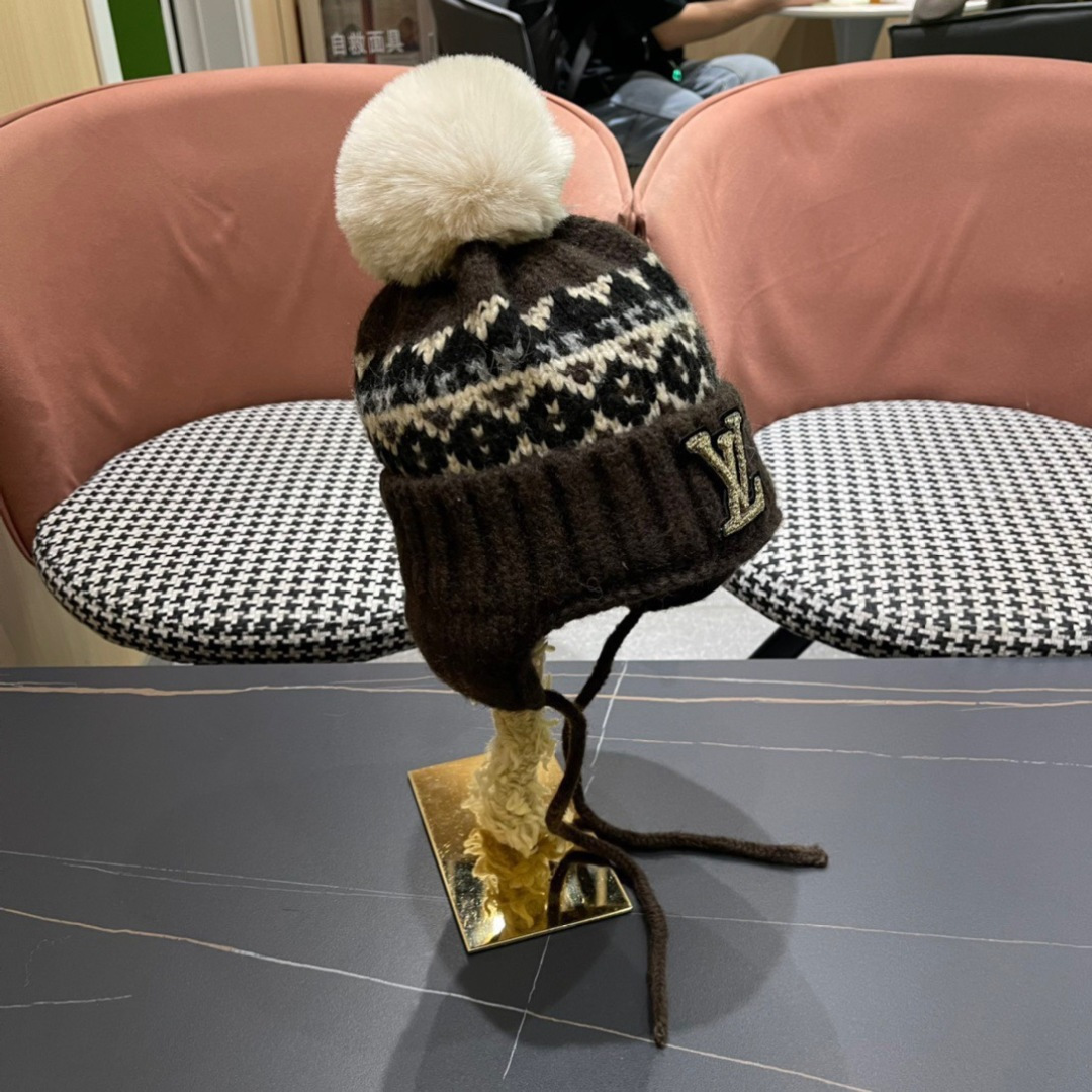  LouisVuitton路易威登秋冬专柜针织毛线保暖护耳帽，百搭款超火爆
定制超毛球质感一流
图片实拍
