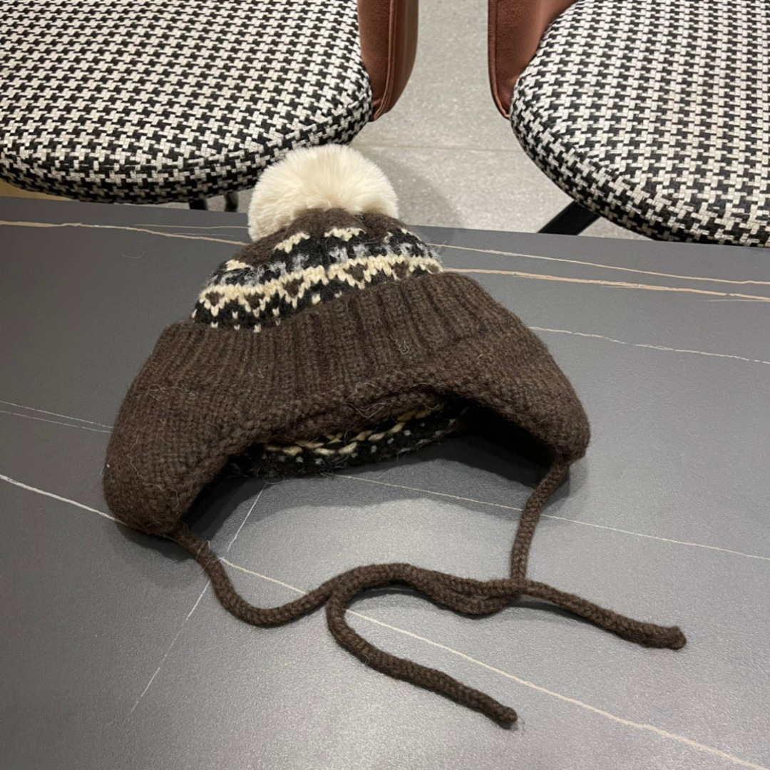  LouisVuitton路易威登秋冬专柜针织毛线保暖护耳帽，百搭款超火爆
定制超毛球质感一流
图片实拍