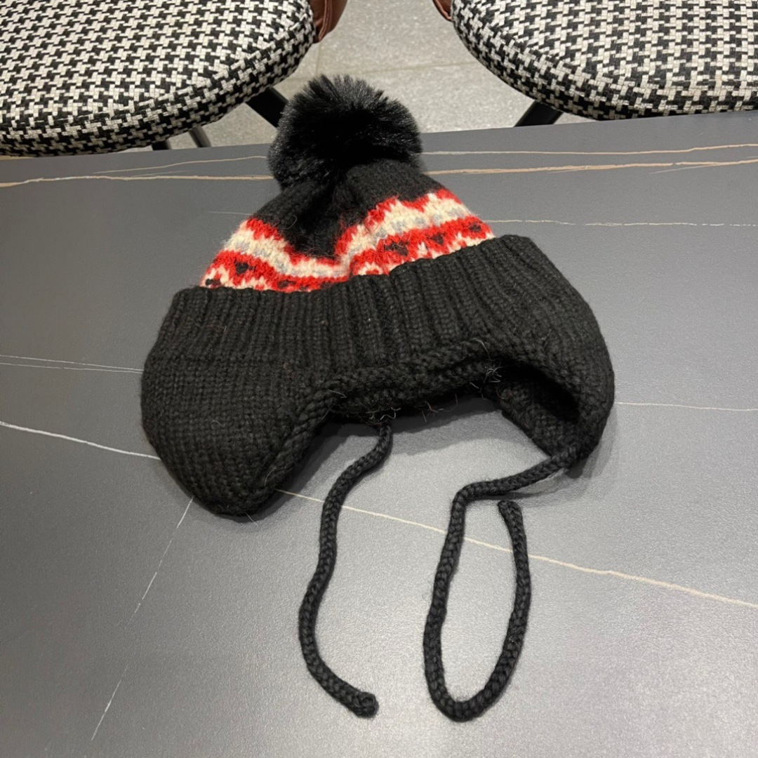  LouisVuitton路易威登秋冬专柜针织毛线保暖护耳帽，百搭款超火爆
定制超毛球质感一流
图片实拍