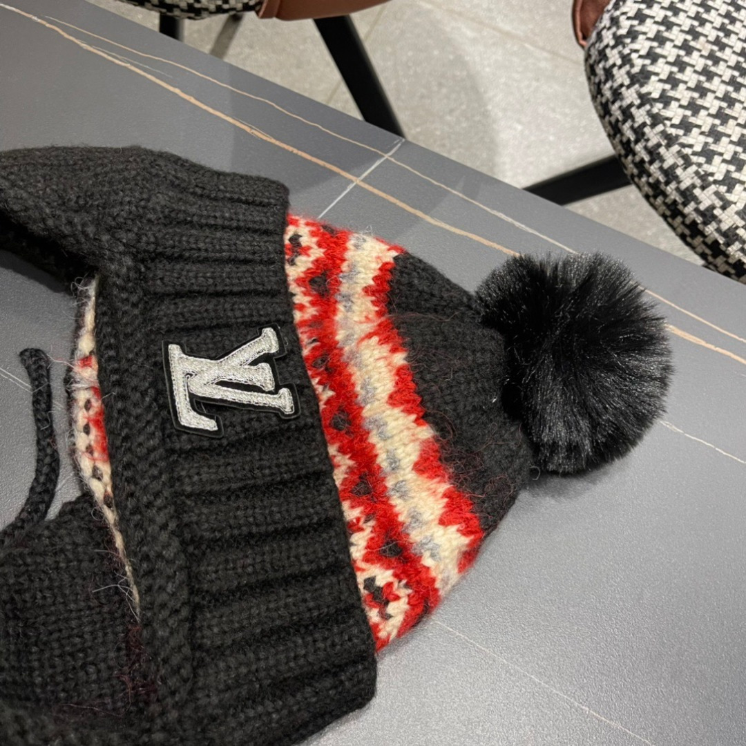  LouisVuitton路易威登秋冬专柜针织毛线保暖护耳帽，百搭款超火爆
定制超毛球质感一流
图片实拍