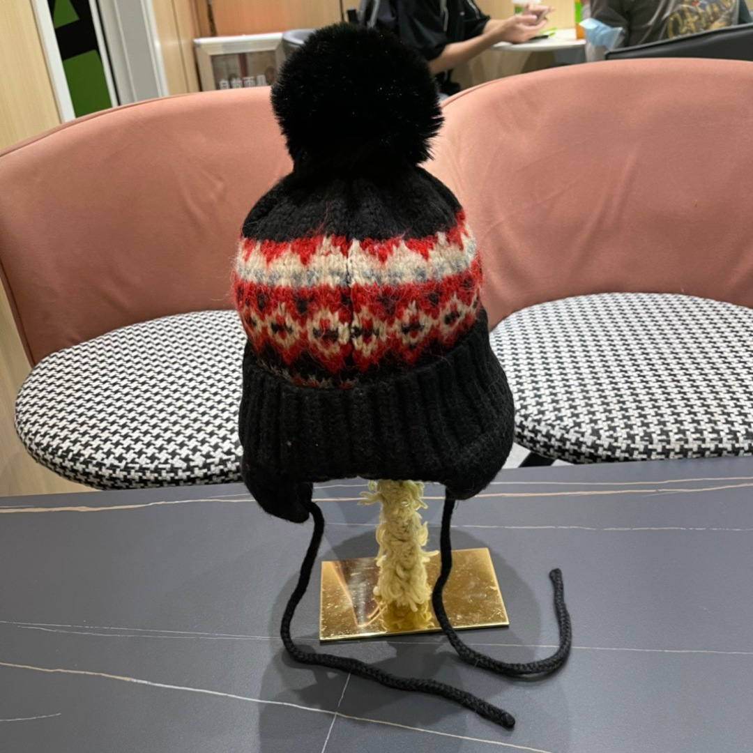  LouisVuitton路易威登秋冬专柜针织毛线保暖护耳帽，百搭款超火爆
定制超毛球质感一流
图片实拍