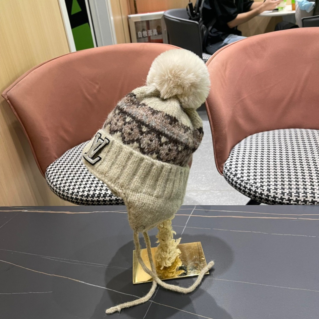  LouisVuitton路易威登秋冬专柜针织毛线保暖护耳帽，百搭款超火爆
定制超毛球质感一流
图片实拍