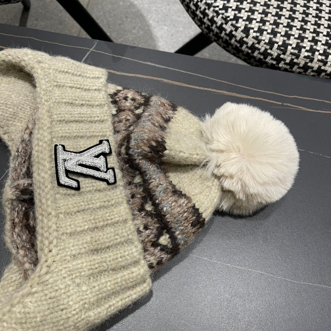  LouisVuitton路易威登秋冬专柜针织毛线保暖护耳帽，百搭款超火爆
定制超毛球质感一流
图片实拍