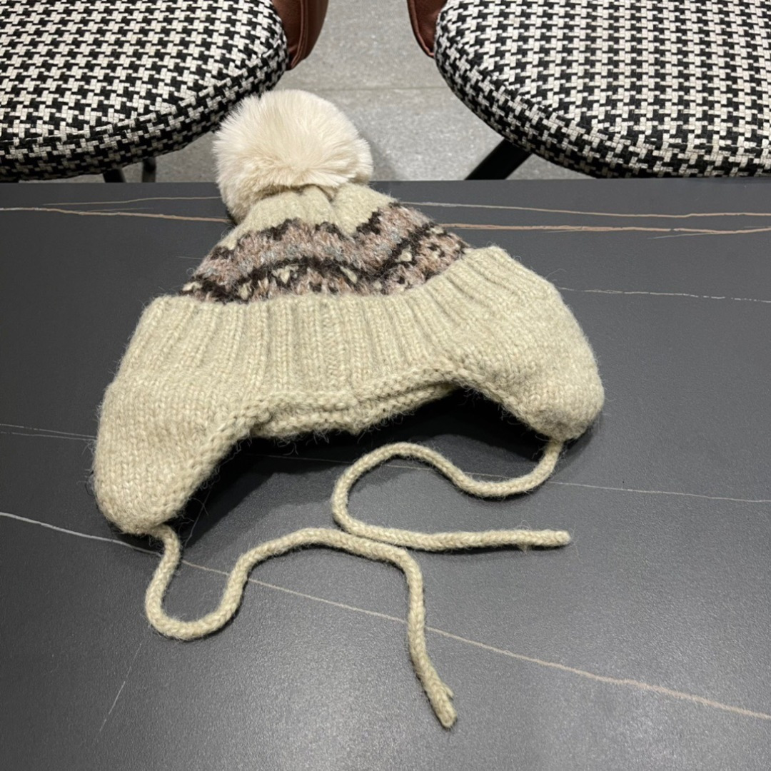  LouisVuitton路易威登秋冬专柜针织毛线保暖护耳帽，百搭款超火爆
定制超毛球质感一流
图片实拍