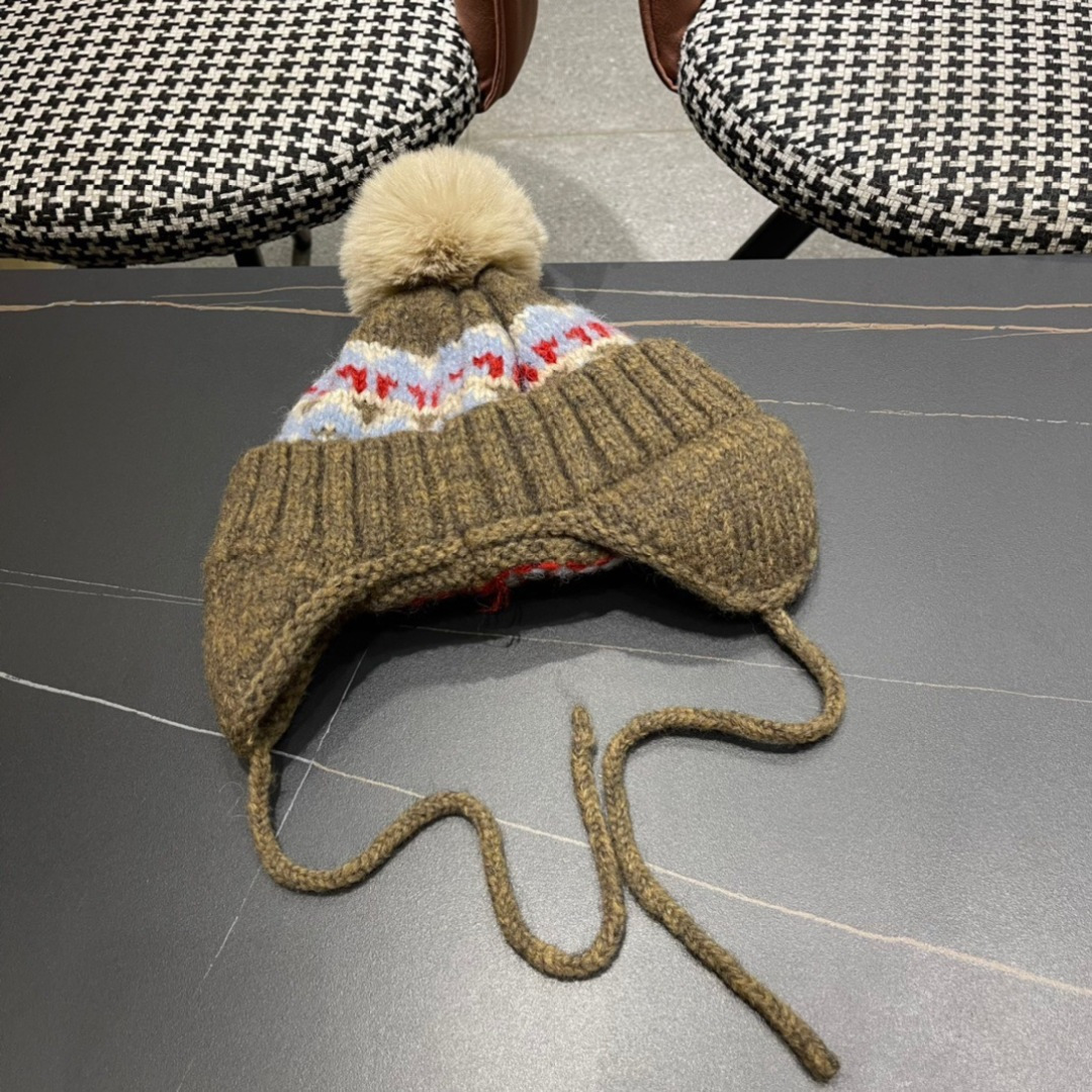  LouisVuitton路易威登秋冬专柜针织毛线保暖护耳帽，百搭款超火爆
定制超毛球质感一流
图片实拍