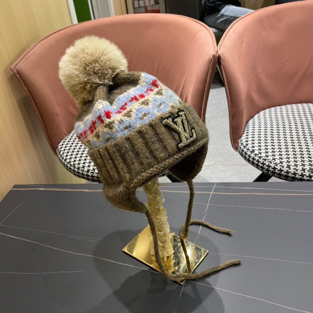  LouisVuitton路易威登秋冬专柜针织毛线保暖护耳帽，百搭款超火爆
定制超毛球质感一流
图片实拍