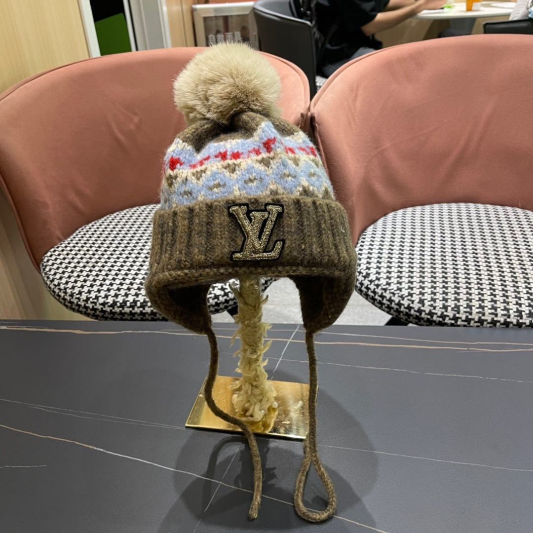  LouisVuitton路易威登秋冬专柜针织毛线保暖护耳帽，百搭款超火爆
定制超毛球质感一流
图片实拍