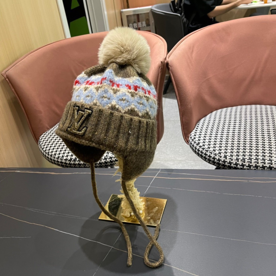  LouisVuitton路易威登秋冬专柜针织毛线保暖护耳帽，百搭款超火爆
定制超毛球质感一流
图片实拍