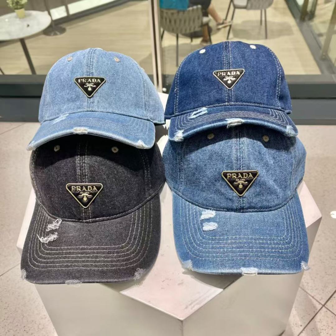   PRADA 普拉达 新款牛仔破洞棒球帽
现货秒发
 🧢简约时尚超级无敌好看的帽子！情侣款！原单货比起