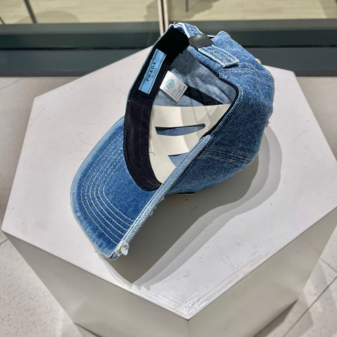   PRADA 普拉达 新款牛仔破洞棒球帽
现货秒发
 🧢简约时尚超级无敌好看的帽子！情侣款！原单货比起