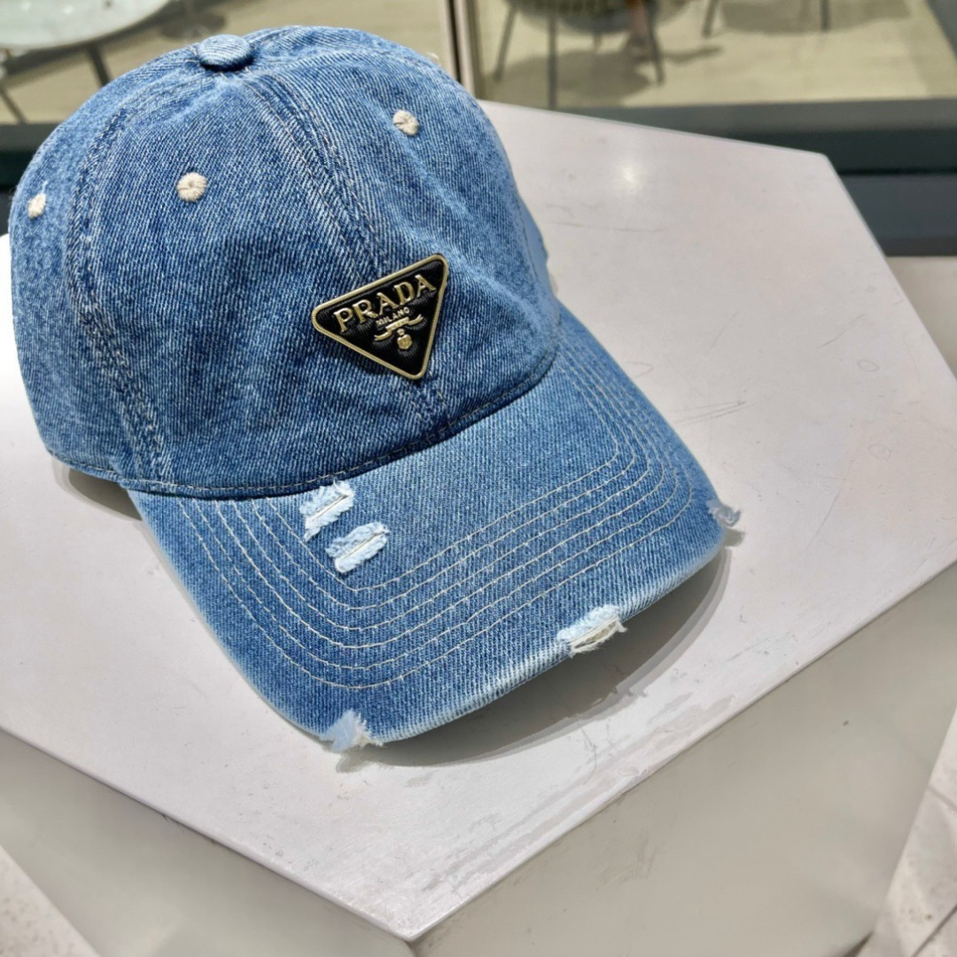   PRADA 普拉达 新款牛仔破洞棒球帽
现货秒发
 🧢简约时尚超级无敌好看的帽子！情侣款！原单货比起
