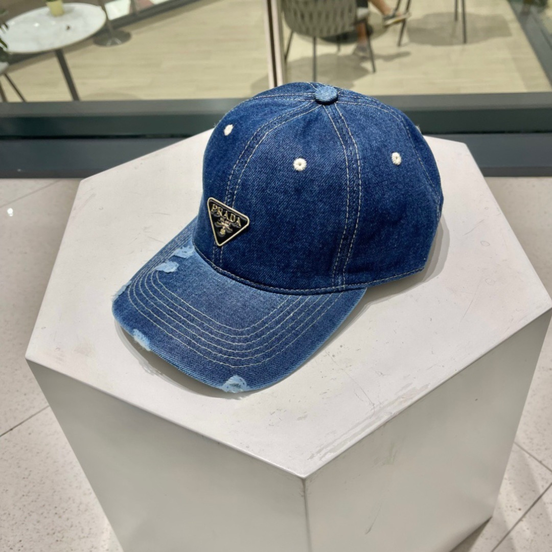   PRADA 普拉达 新款牛仔破洞棒球帽
现货秒发
 🧢简约时尚超级无敌好看的帽子！情侣款！原单货比起