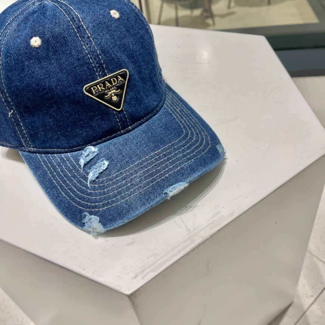   PRADA 普拉达 新款牛仔破洞棒球帽
现货秒发
 🧢简约时尚超级无敌好看的帽子！情侣款！原单货比起