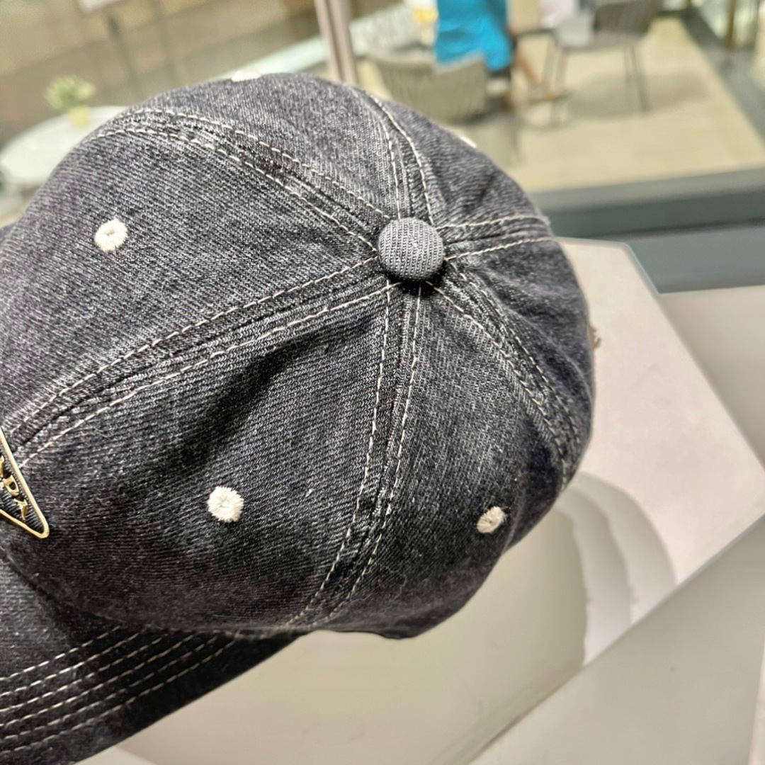   PRADA 普拉达 新款牛仔破洞棒球帽
现货秒发
 🧢简约时尚超级无敌好看的帽子！情侣款！原单货比起
