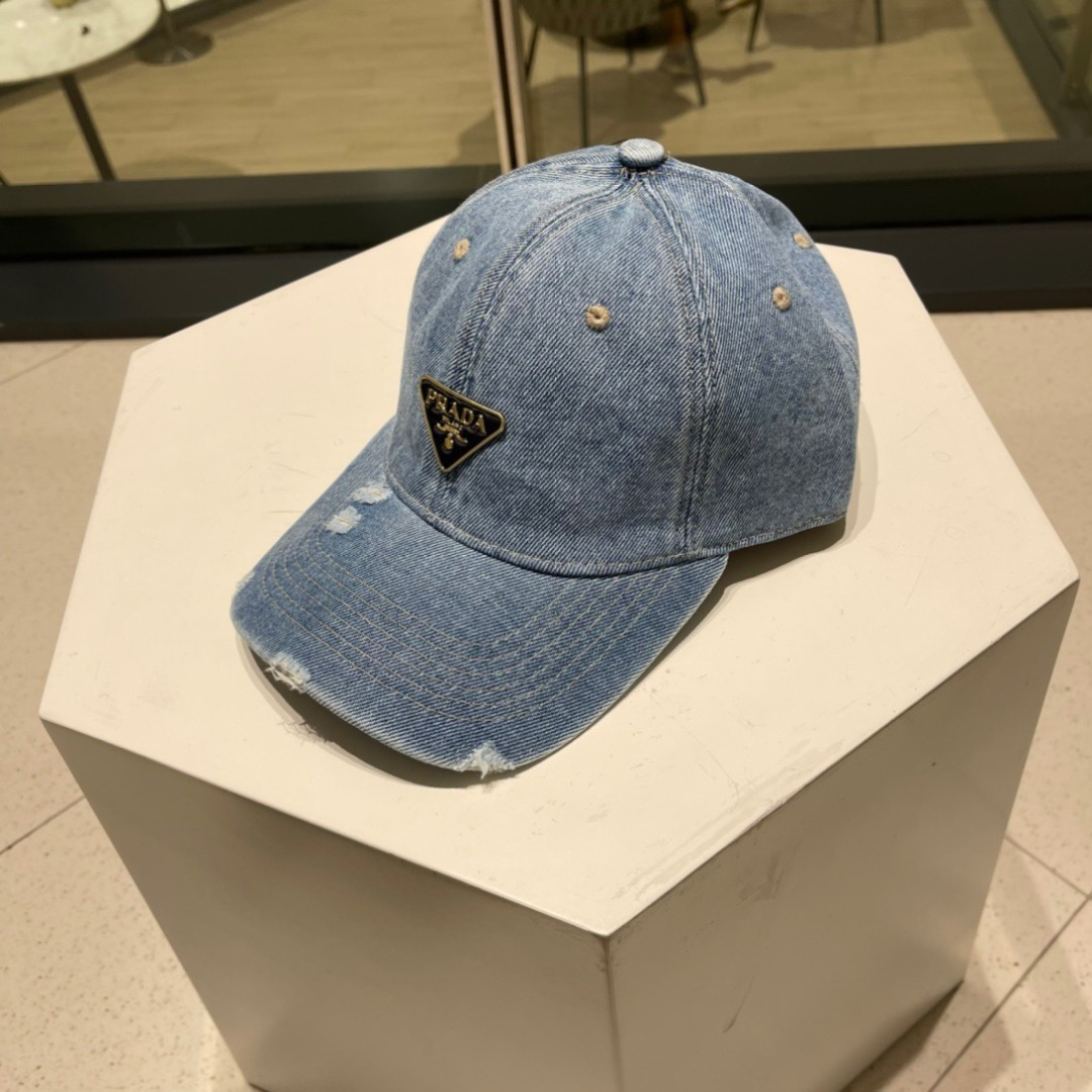   PRADA 普拉达 新款牛仔破洞棒球帽
现货秒发
 🧢简约时尚超级无敌好看的帽子！情侣款！原单货比起