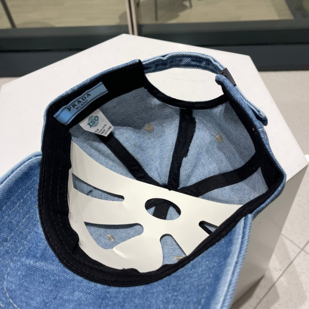   PRADA 普拉达 新款牛仔破洞棒球帽
现货秒发
 🧢简约时尚超级无敌好看的帽子！情侣款！原单货比起