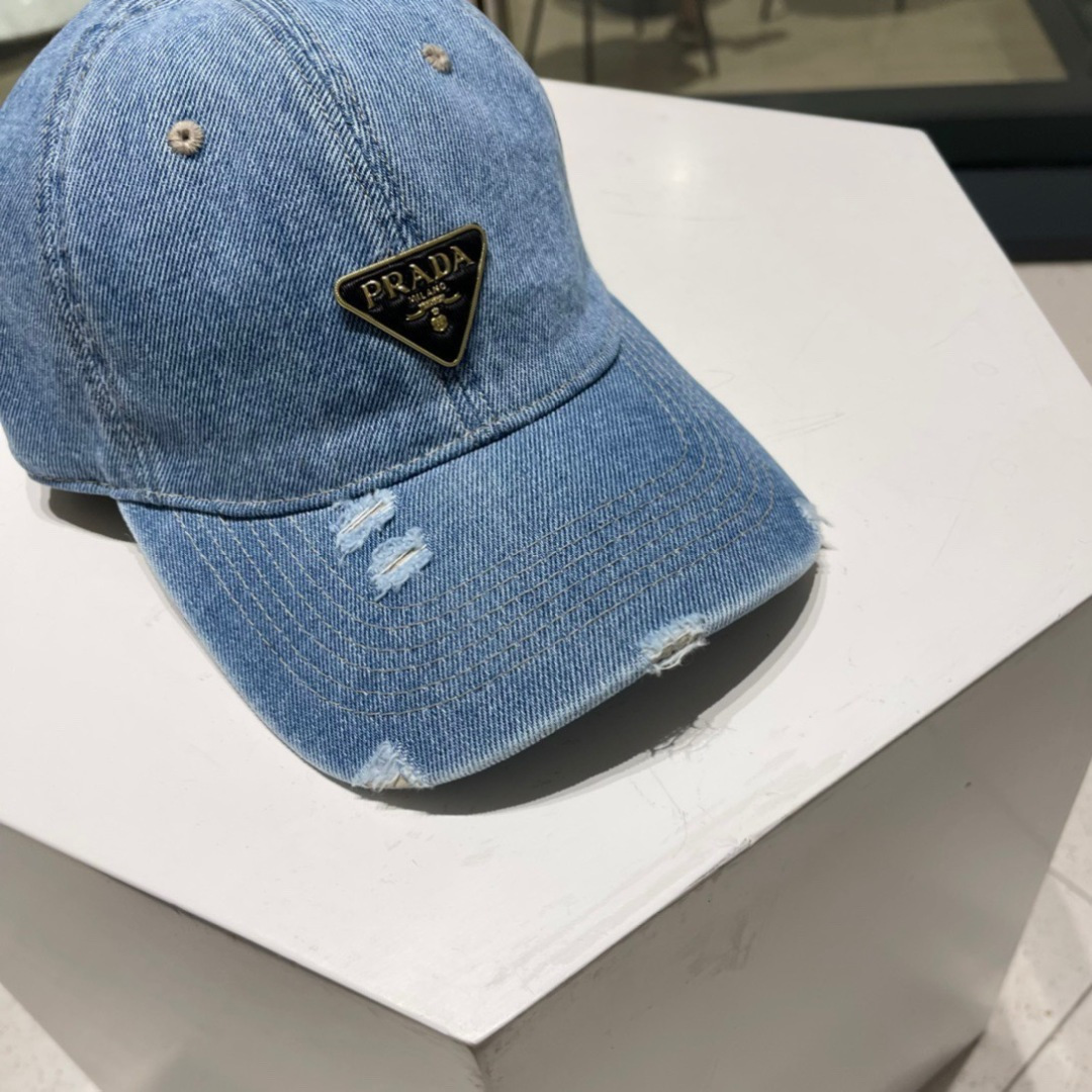   PRADA 普拉达 新款牛仔破洞棒球帽
现货秒发
 🧢简约时尚超级无敌好看的帽子！情侣款！原单货比起