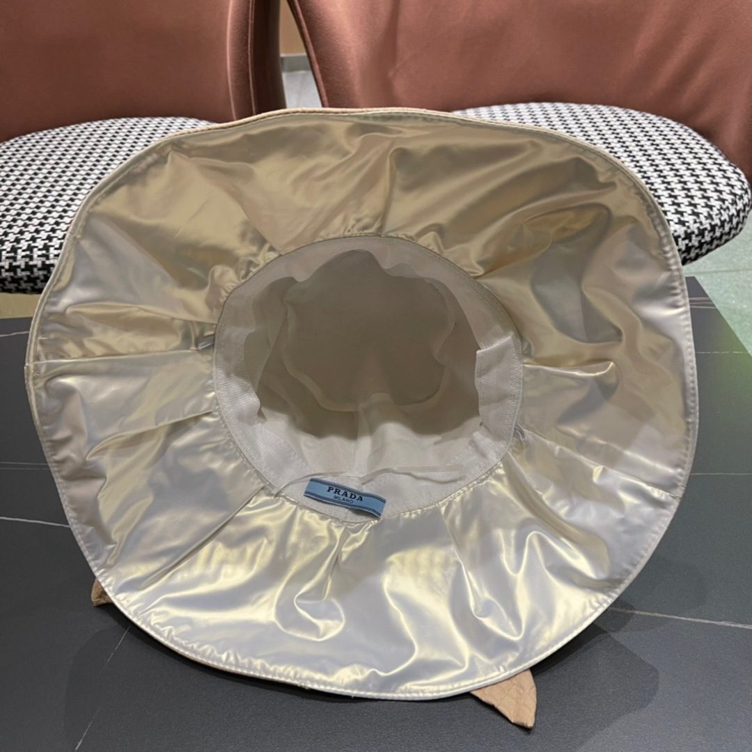  Prada普拉达防晒渔夫帽防紫外线遮阳大帽檐
百褶大帽檐全方位防晒可折叠