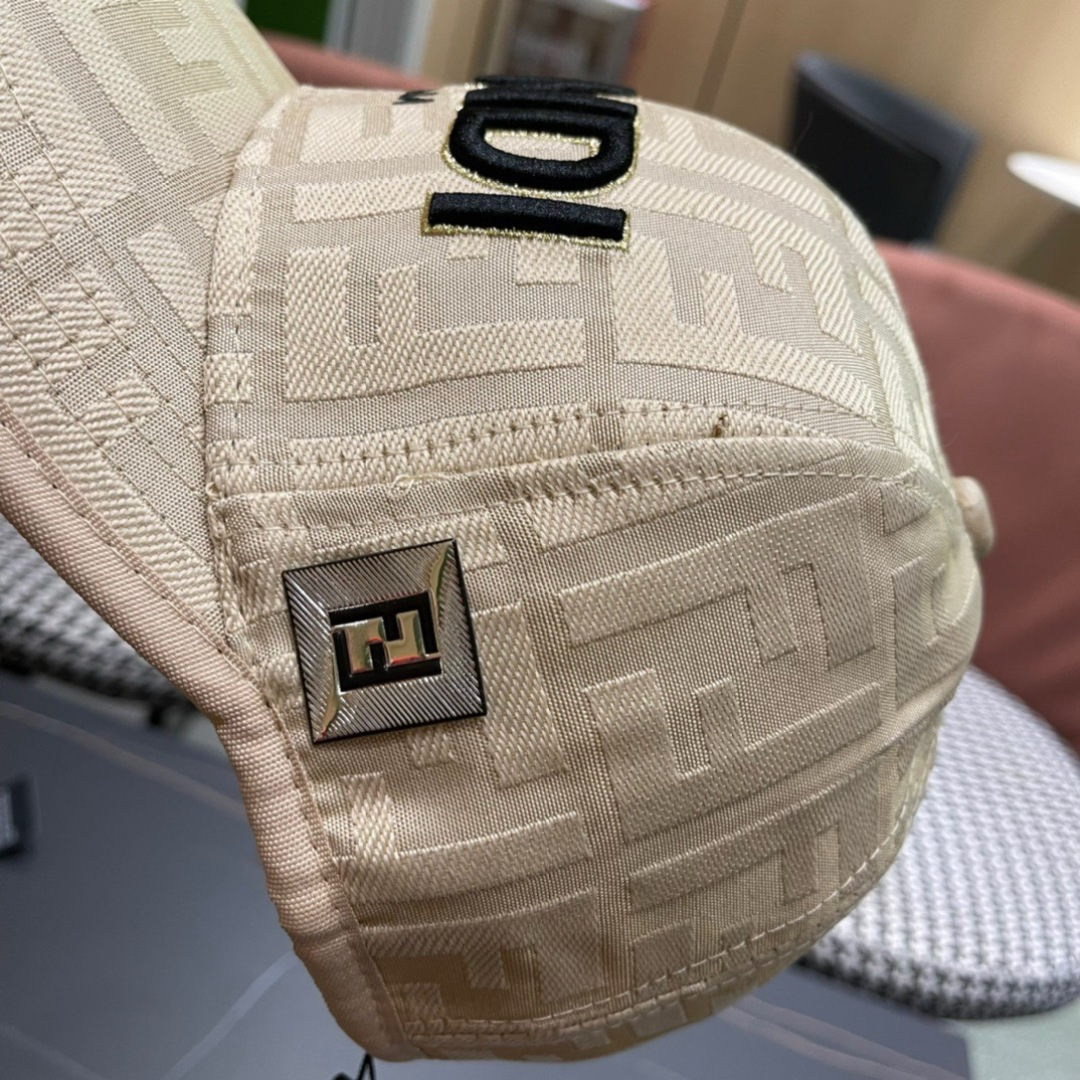  Fendi（芬迪）新款原单棒球帽， 双F提花，专柜常年热卖款，口碑极佳，11开模订制轻盈透气！质量超赞