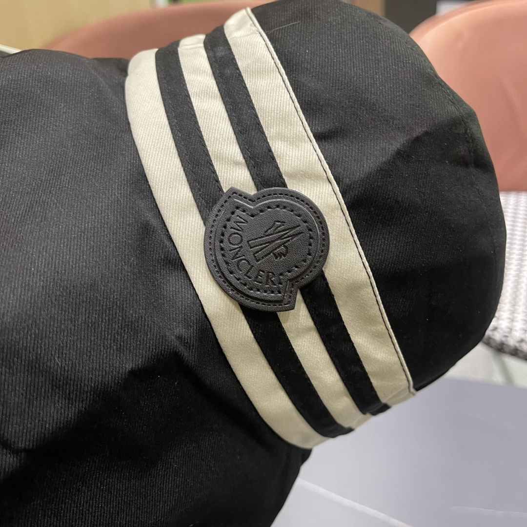  蒙口Moncler日本黑胶防晒帽子女夏季防紫外线大
帽檐可折叠遮阳渔夫帽 