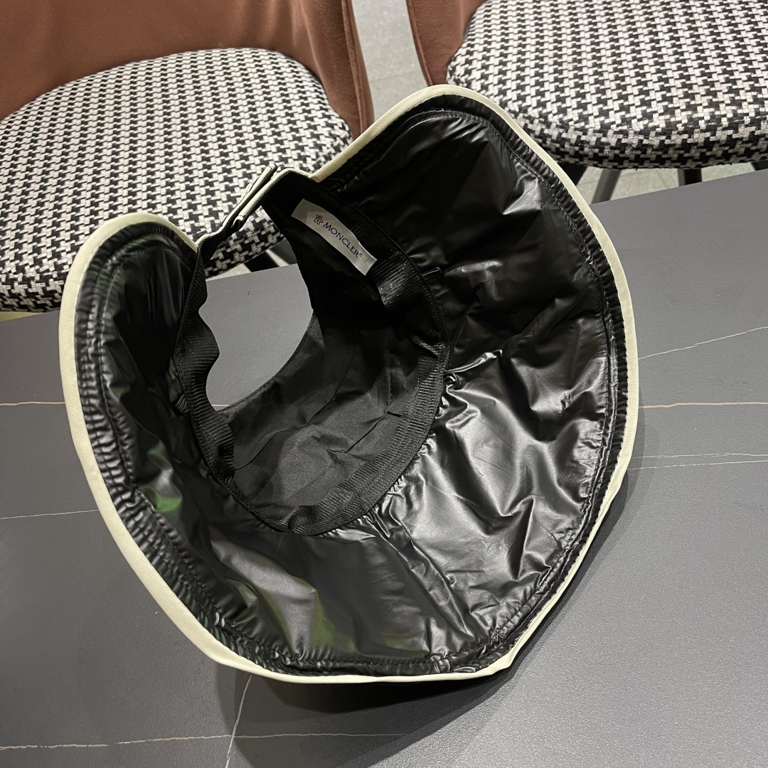  蒙口Moncler日本黑胶防晒帽子女夏季防紫外线大
帽檐可折叠遮阳渔夫帽 