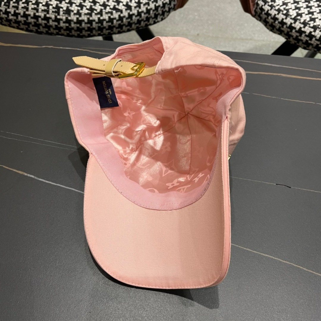 
新款出货！LV路易威登新款原单棒球帽， 专柜11开模订制，纯棉内里，轻盈透气！质量超赞，基础头围56，