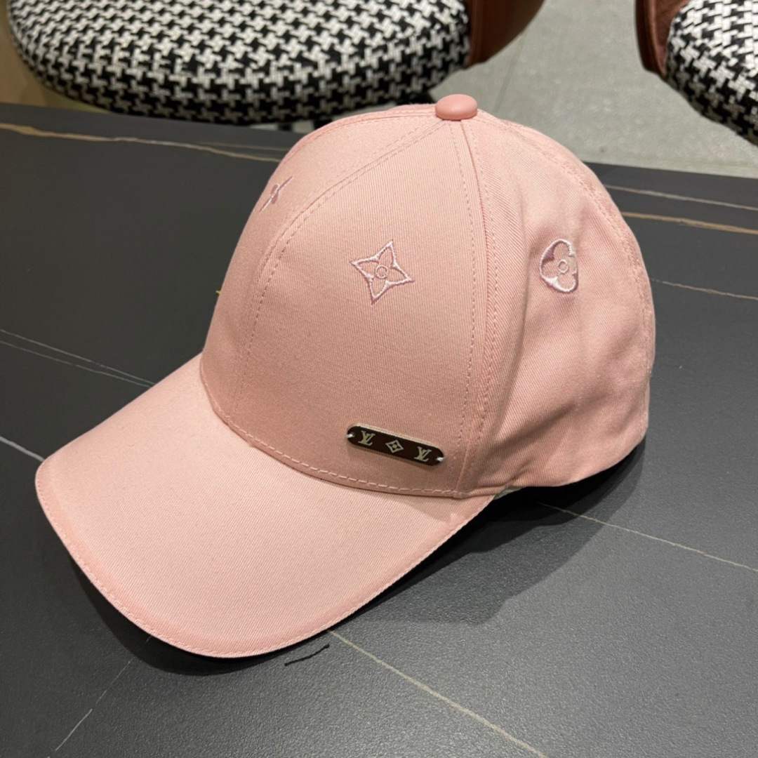 
新款出货！LV路易威登新款原单棒球帽， 专柜11开模订制，纯棉内里，轻盈透气！质量超赞，基础头围56，