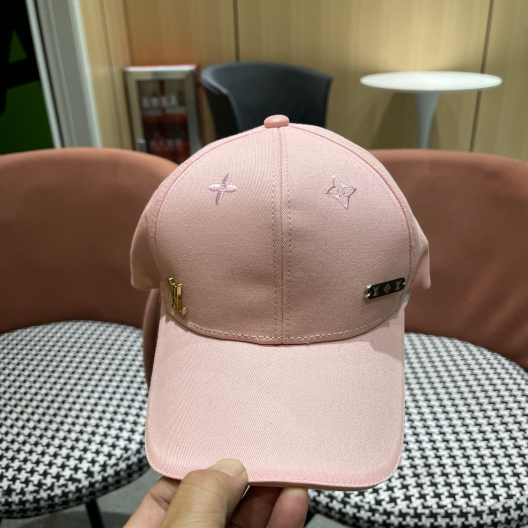 
新款出货！LV路易威登新款原单棒球帽， 专柜11开模订制，纯棉内里，轻盈透气！质量超赞，基础头围56，