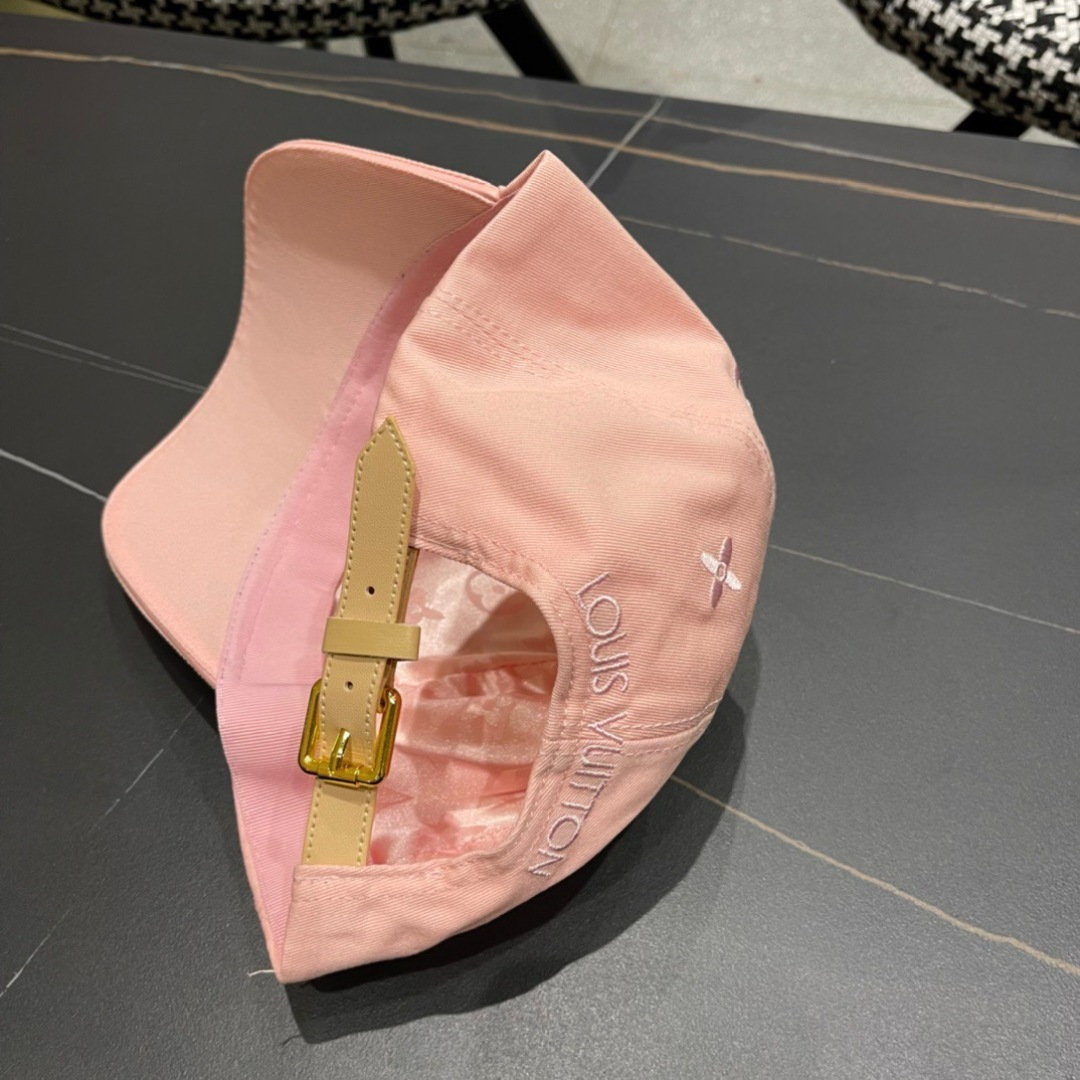 
新款出货！LV路易威登新款原单棒球帽， 专柜11开模订制，纯棉内里，轻盈透气！质量超赞，基础头围56，