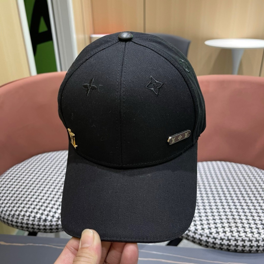 
新款出货！LV路易威登新款原单棒球帽， 专柜11开模订制，纯棉内里，轻盈透气！质量超赞，基础头围56，