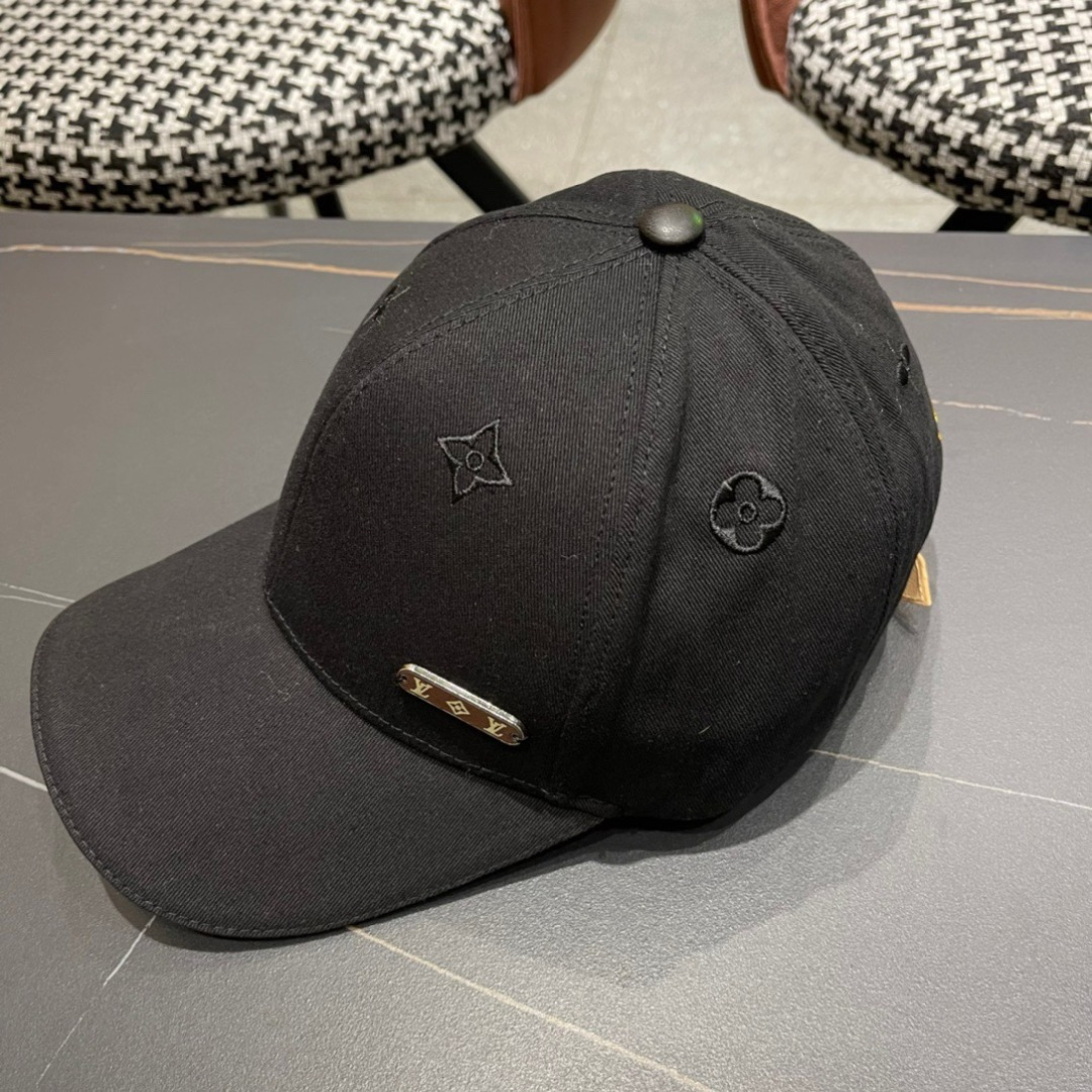 
新款出货！LV路易威登新款原单棒球帽， 专柜11开模订制，纯棉内里，轻盈透气！质量超赞，基础头围56，