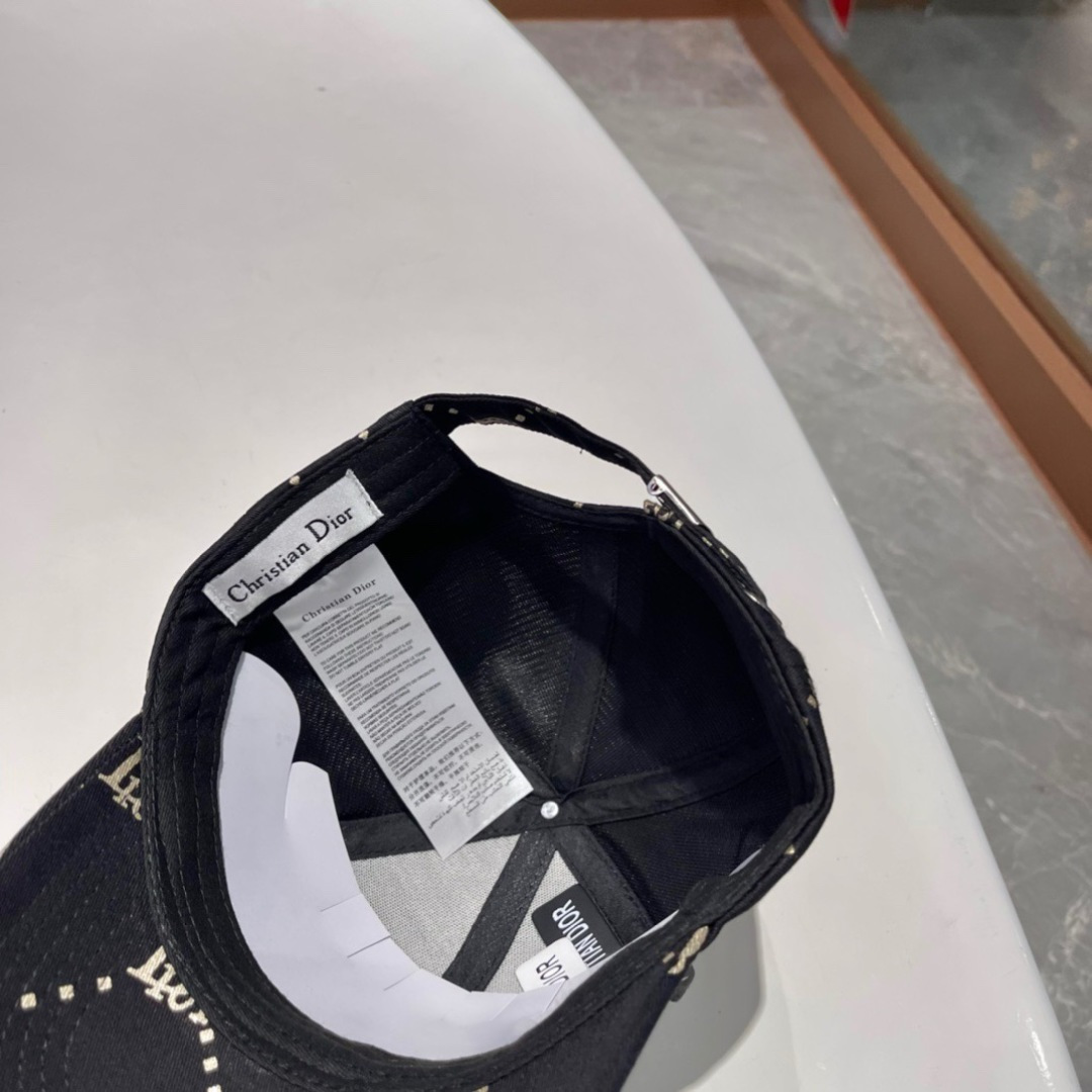 🧢Dior(迪奥) 新款原单棒球帽， 精致格调很有感觉，专柜断货热门，质量超赞
