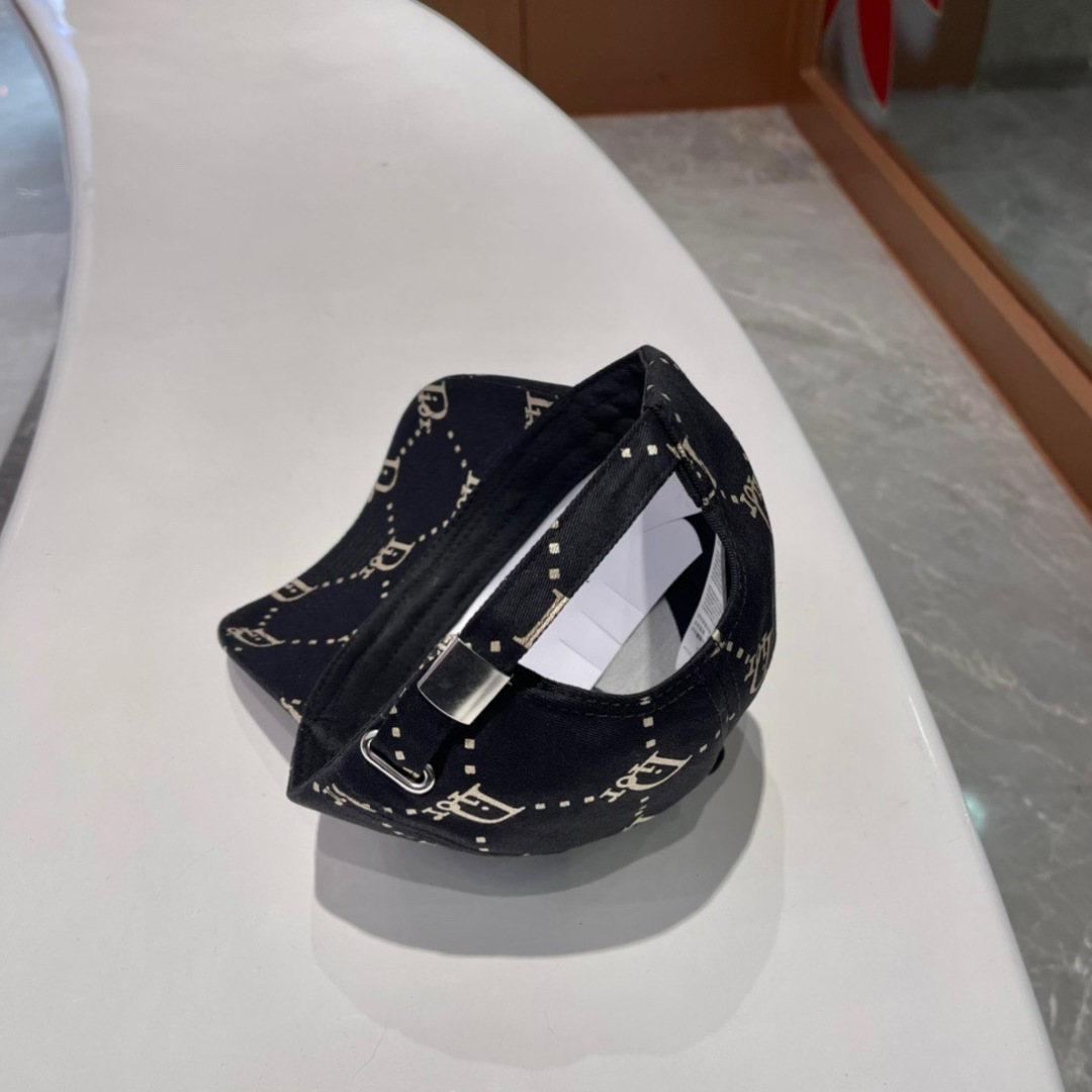 🧢Dior(迪奥) 新款原单棒球帽， 精致格调很有感觉，专柜断货热门，质量超赞