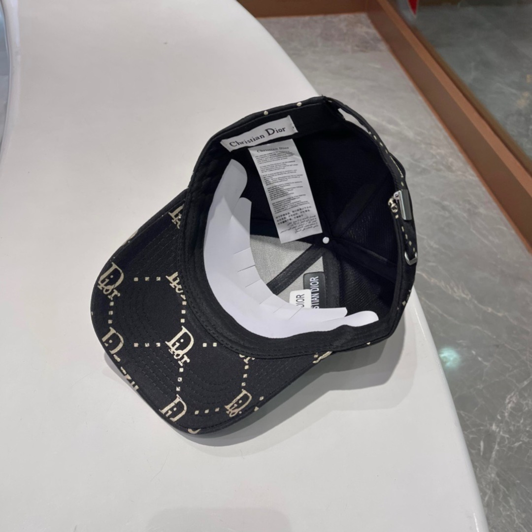 🧢Dior(迪奥) 新款原单棒球帽， 精致格调很有感觉，专柜断货热门，质量超赞