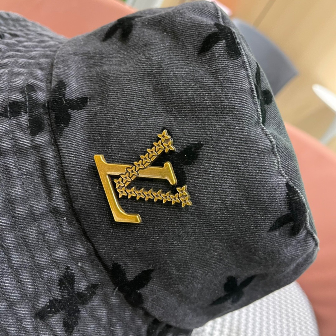  路易威登 LouisVuitton 😍新款LV渔夫帽重工打造♥️渔夫系列高端大气，百搭款🤗男女通用！